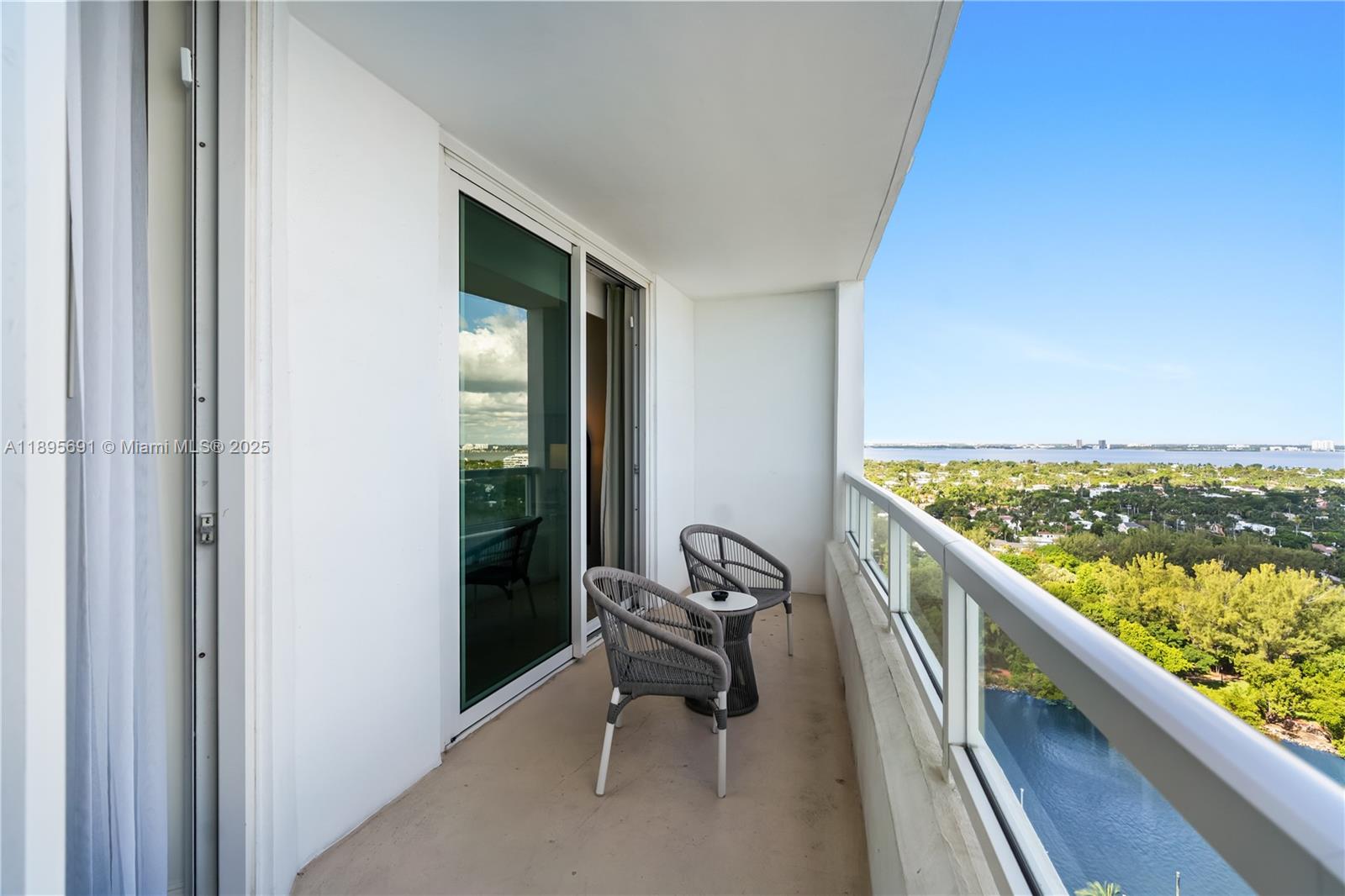 4401 Collins Ave 2011