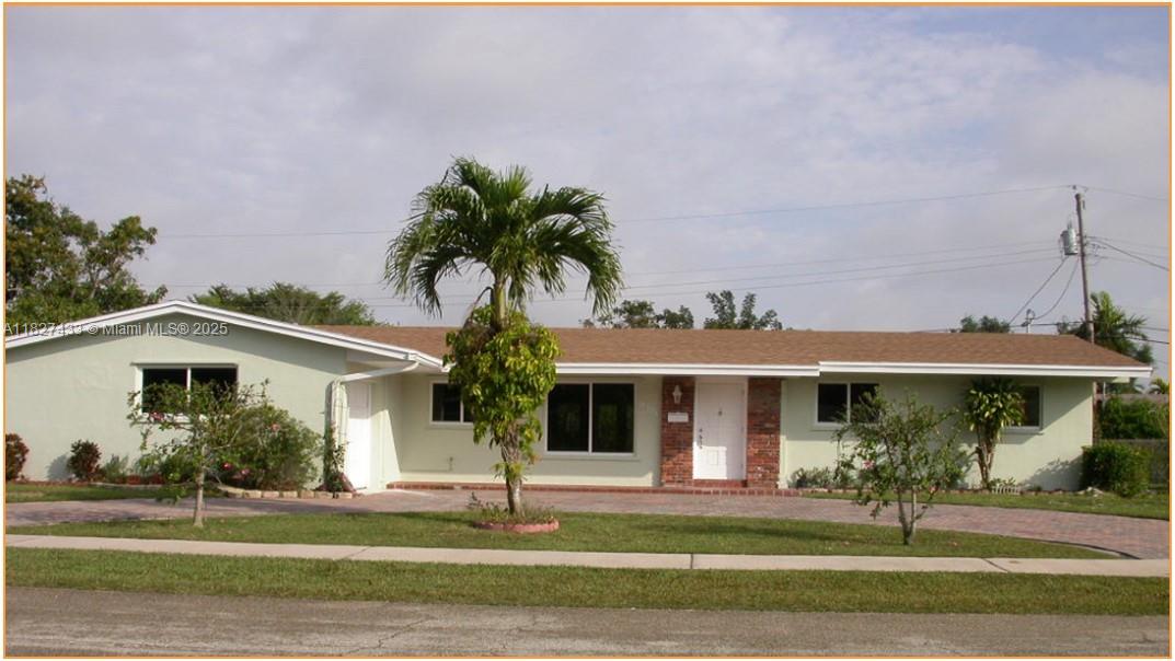 Completely remodeled. Comfortable and spacious home in the Baptist hospital area of Miami. Great location and great rental. Credit report and Criminal Record required.