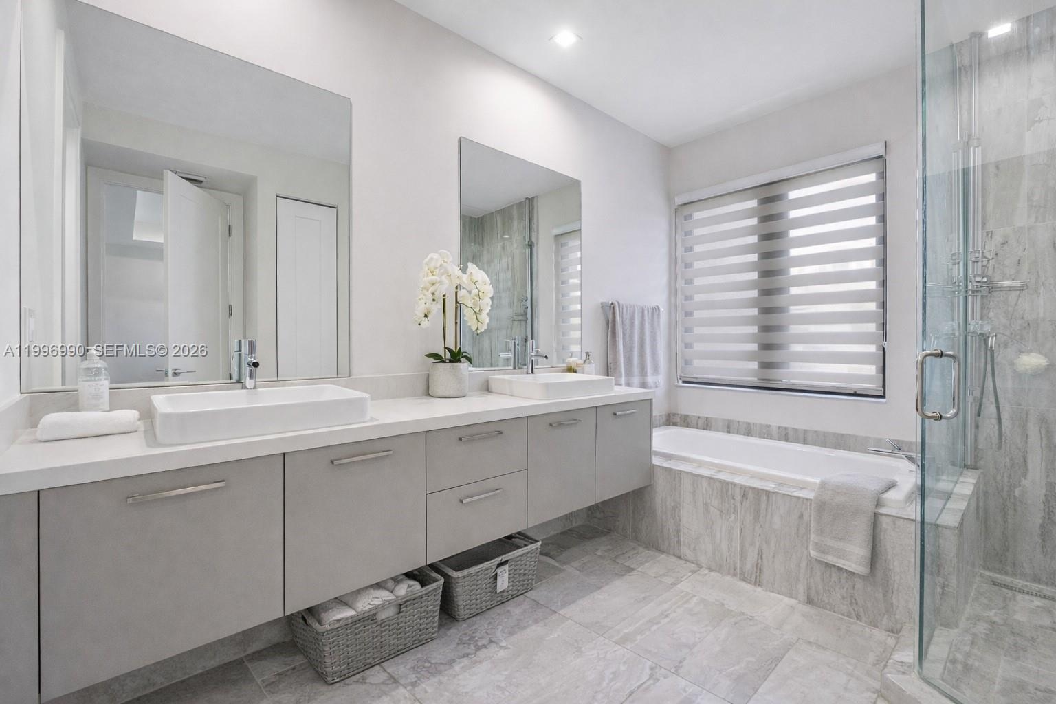 DOWNTOWN DORAL SOUTH PHAS - Residential