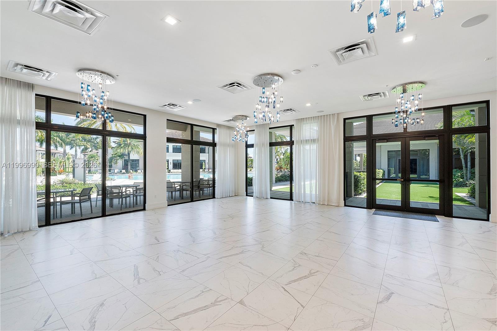 DOWNTOWN DORAL SOUTH PHAS - Residential