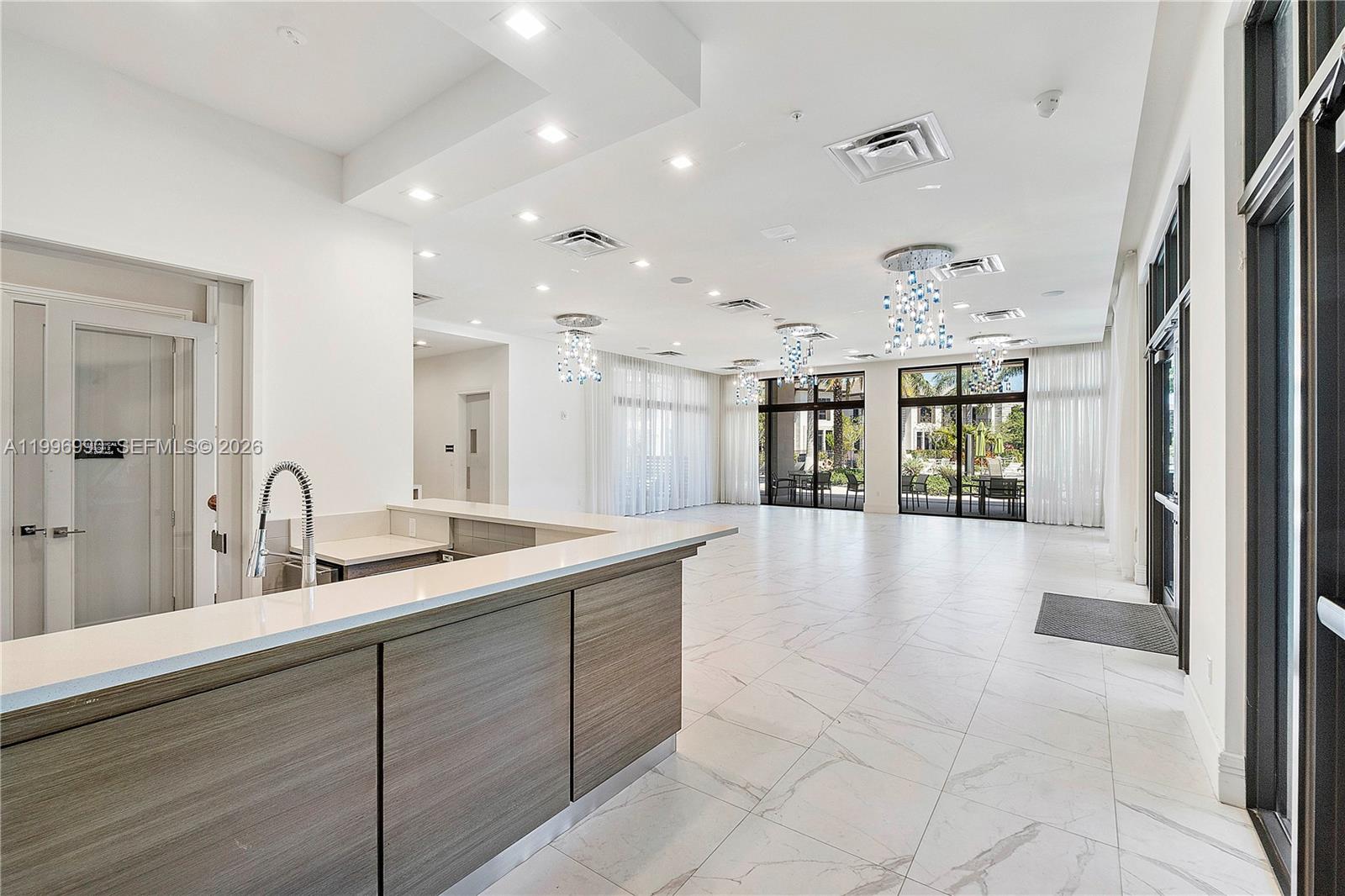 DOWNTOWN DORAL SOUTH PHAS - Residential