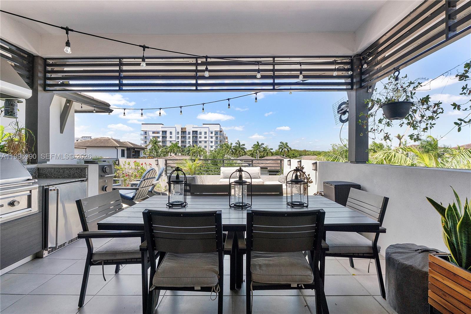 DOWNTOWN DORAL SOUTH PHAS - Residential