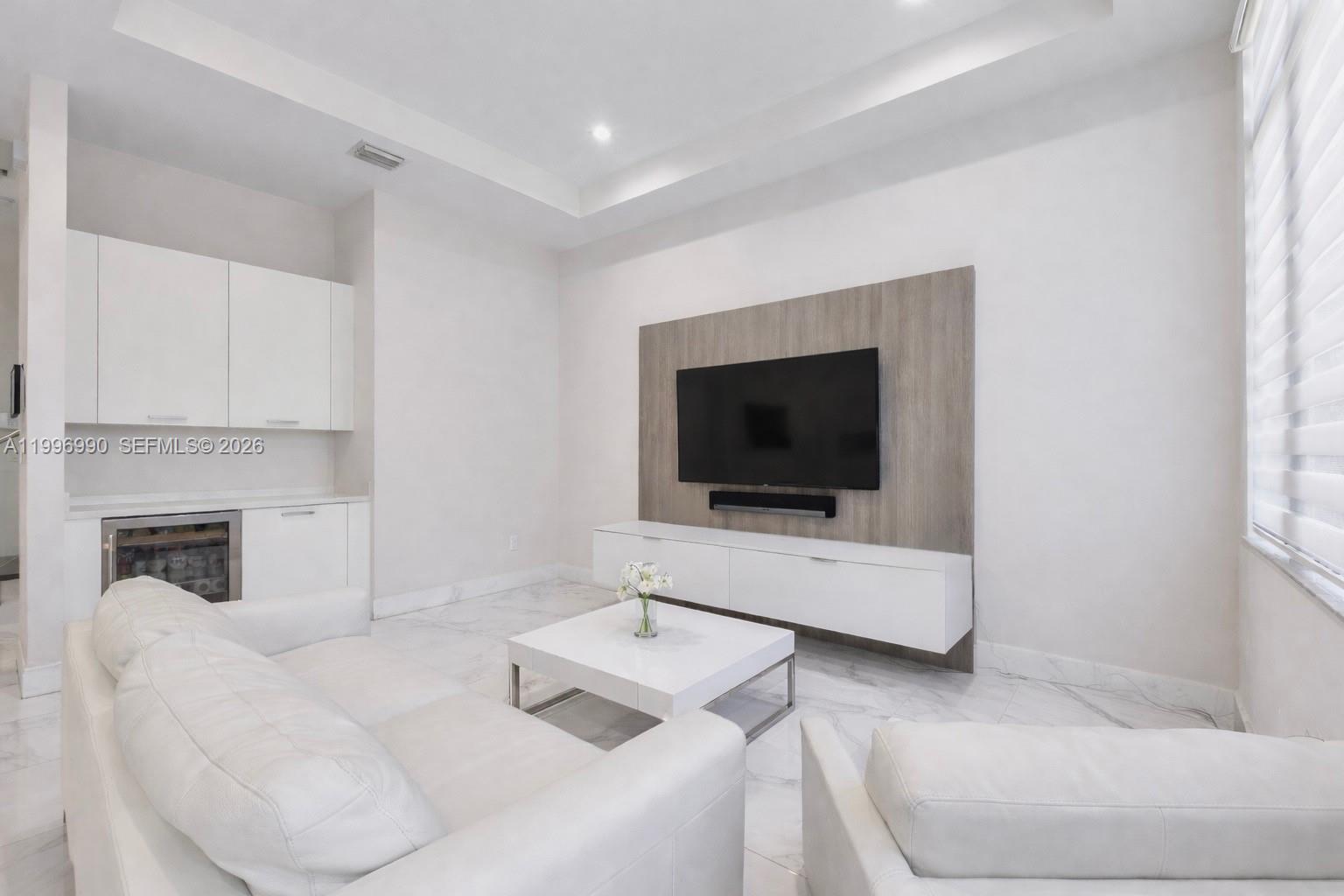 DOWNTOWN DORAL SOUTH PHAS - Residential