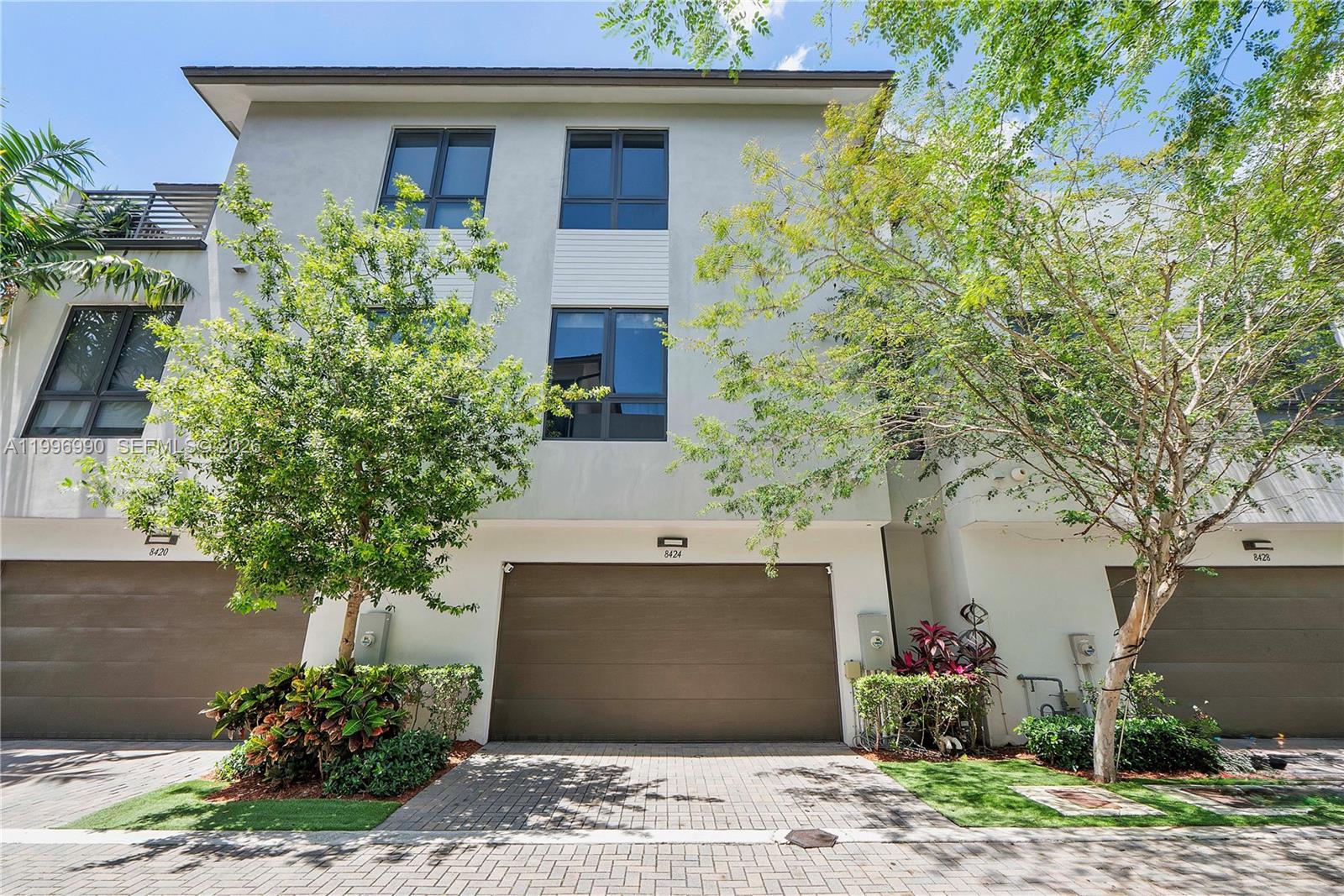 DOWNTOWN DORAL SOUTH PHAS - Residential