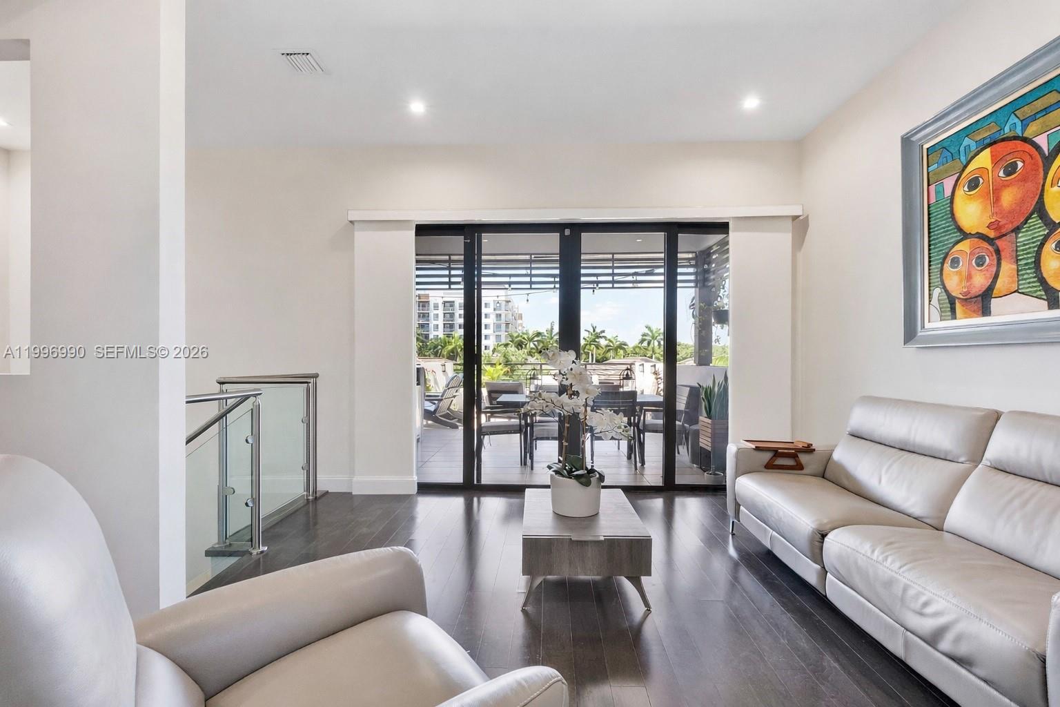 DOWNTOWN DORAL SOUTH PHAS - Residential