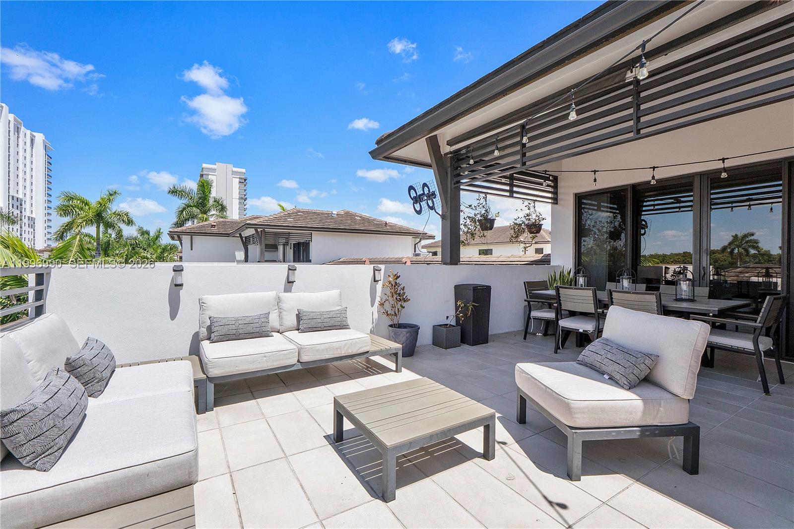 DOWNTOWN DORAL SOUTH PHAS - Residential