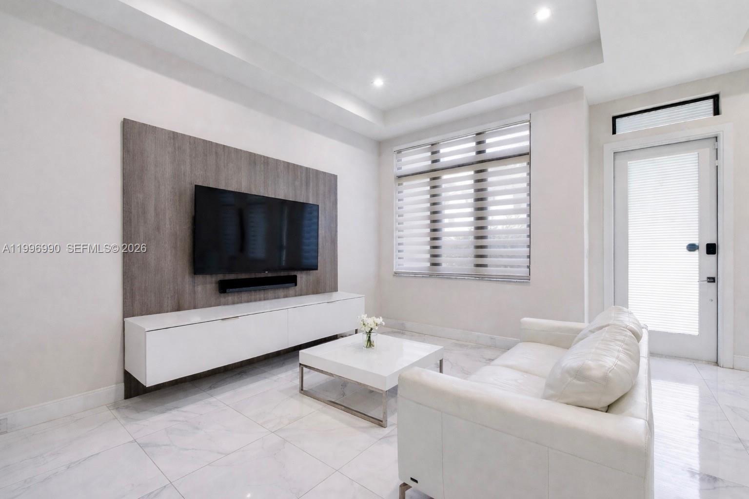 DOWNTOWN DORAL SOUTH PHAS - Residential