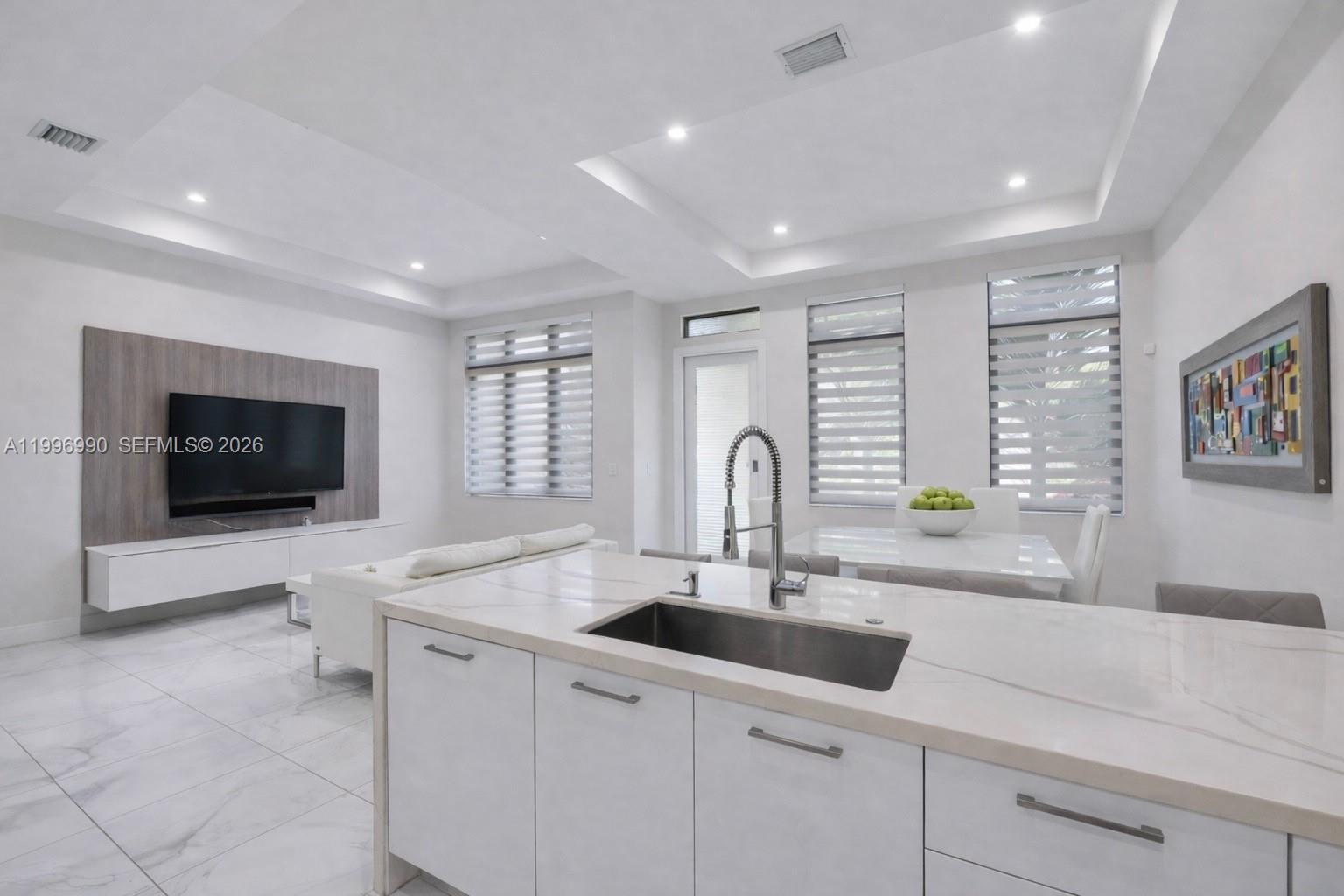 DOWNTOWN DORAL SOUTH PHAS - Residential