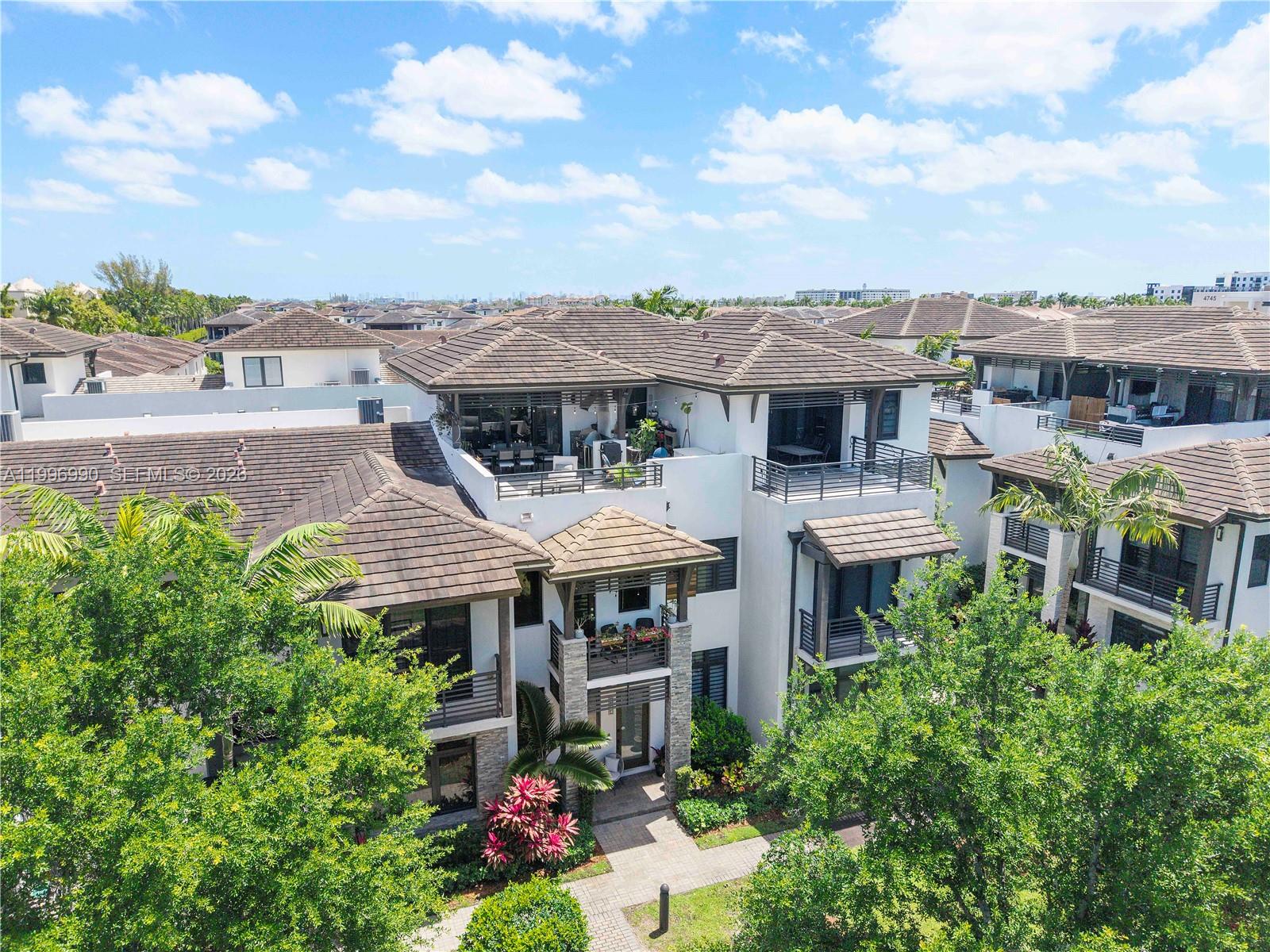 DOWNTOWN DORAL SOUTH PHAS - Residential