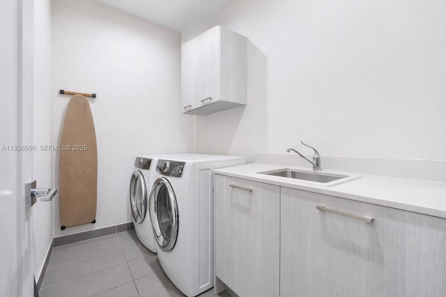 DOWNTOWN DORAL SOUTH PHAS - Residential