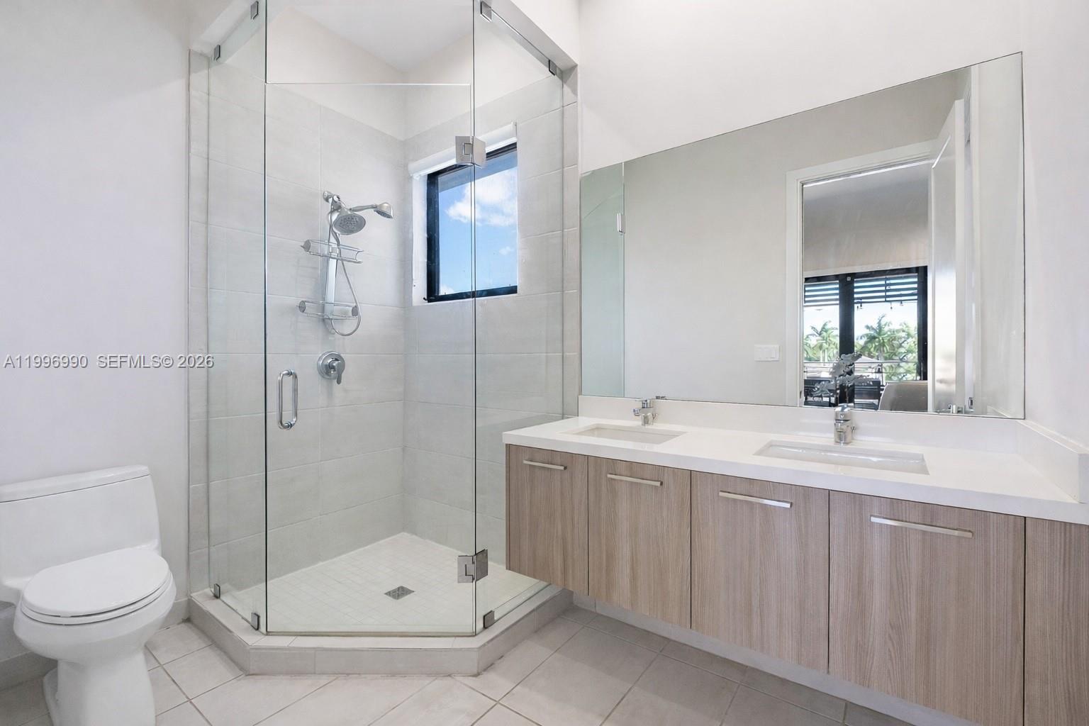 DOWNTOWN DORAL SOUTH PHAS - Residential