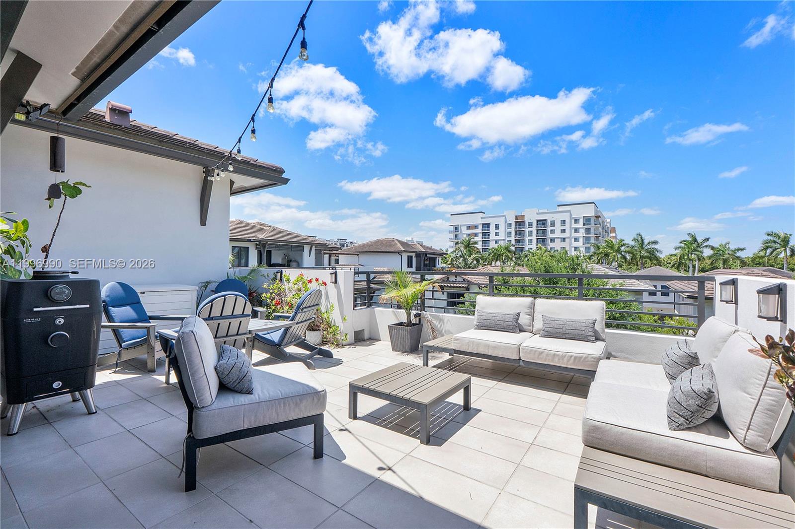 DOWNTOWN DORAL SOUTH PHAS - Residential