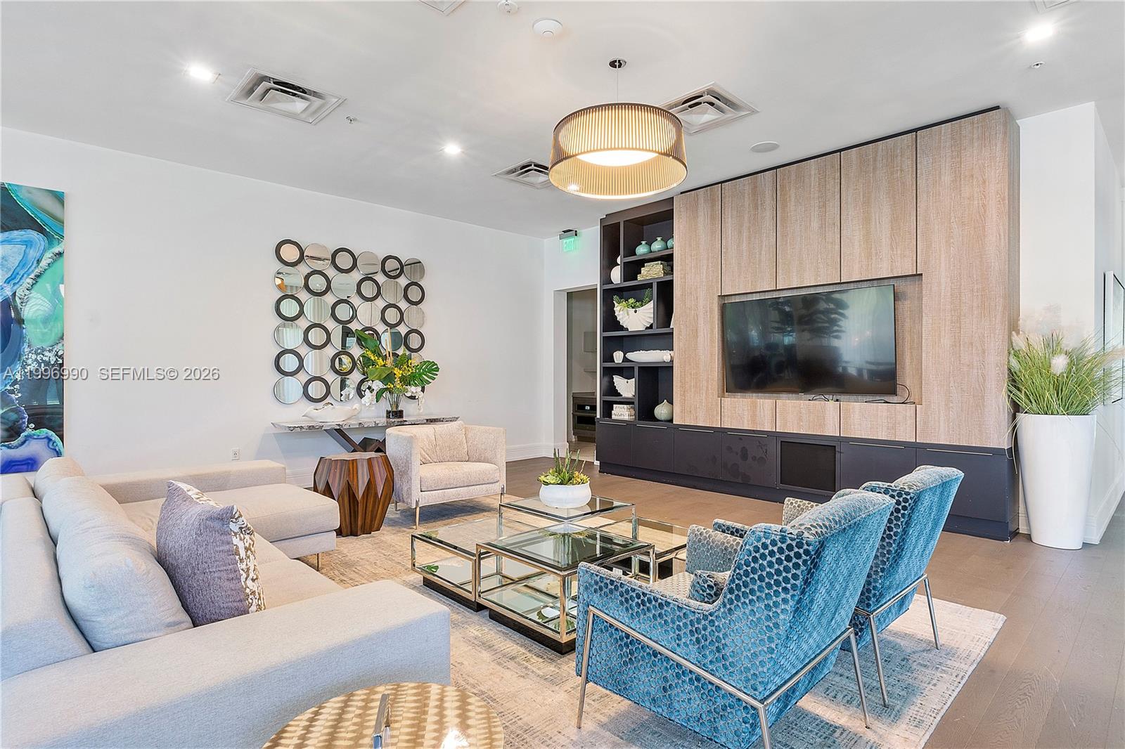 DOWNTOWN DORAL SOUTH PHAS - Residential