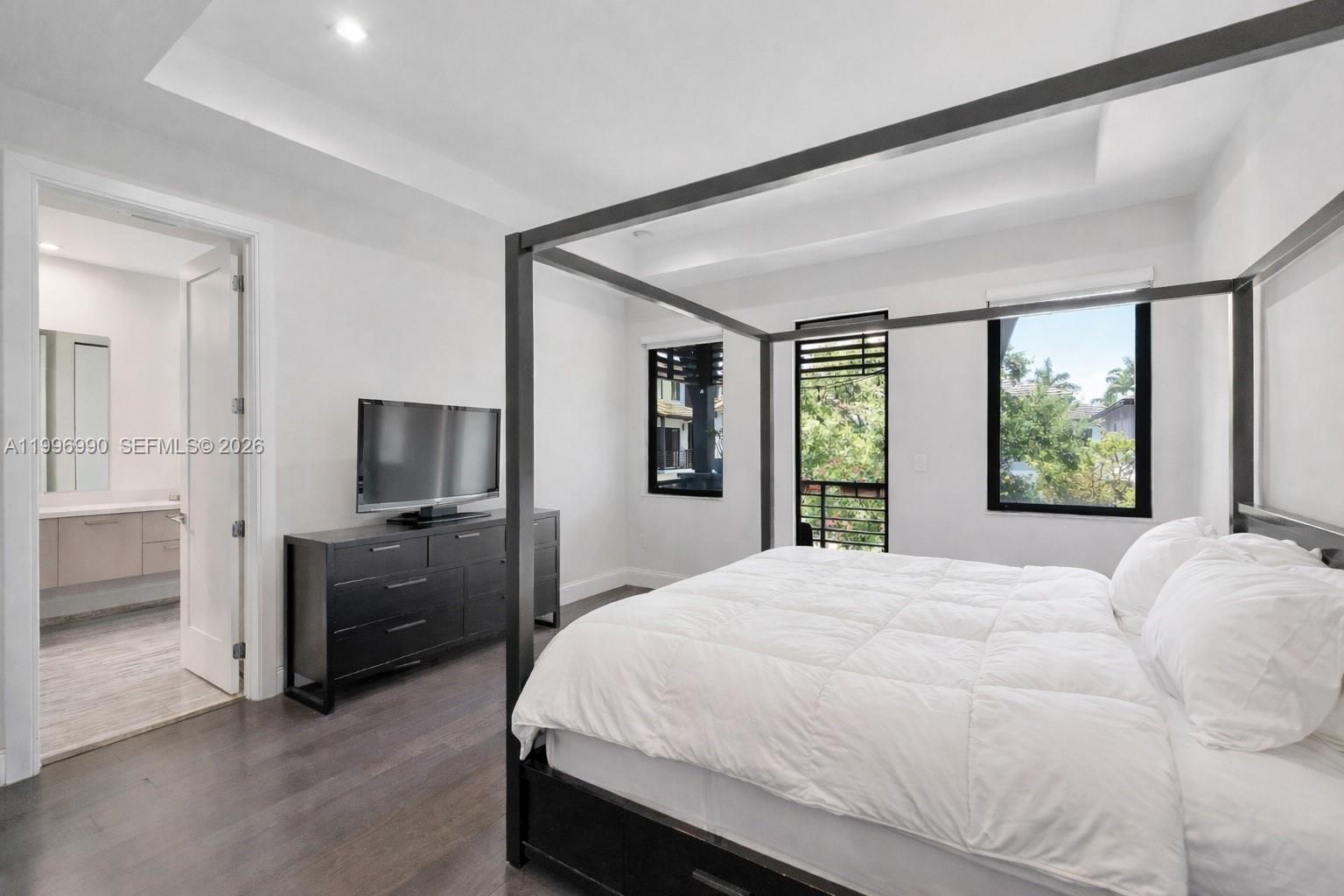 DOWNTOWN DORAL SOUTH PHAS - Residential