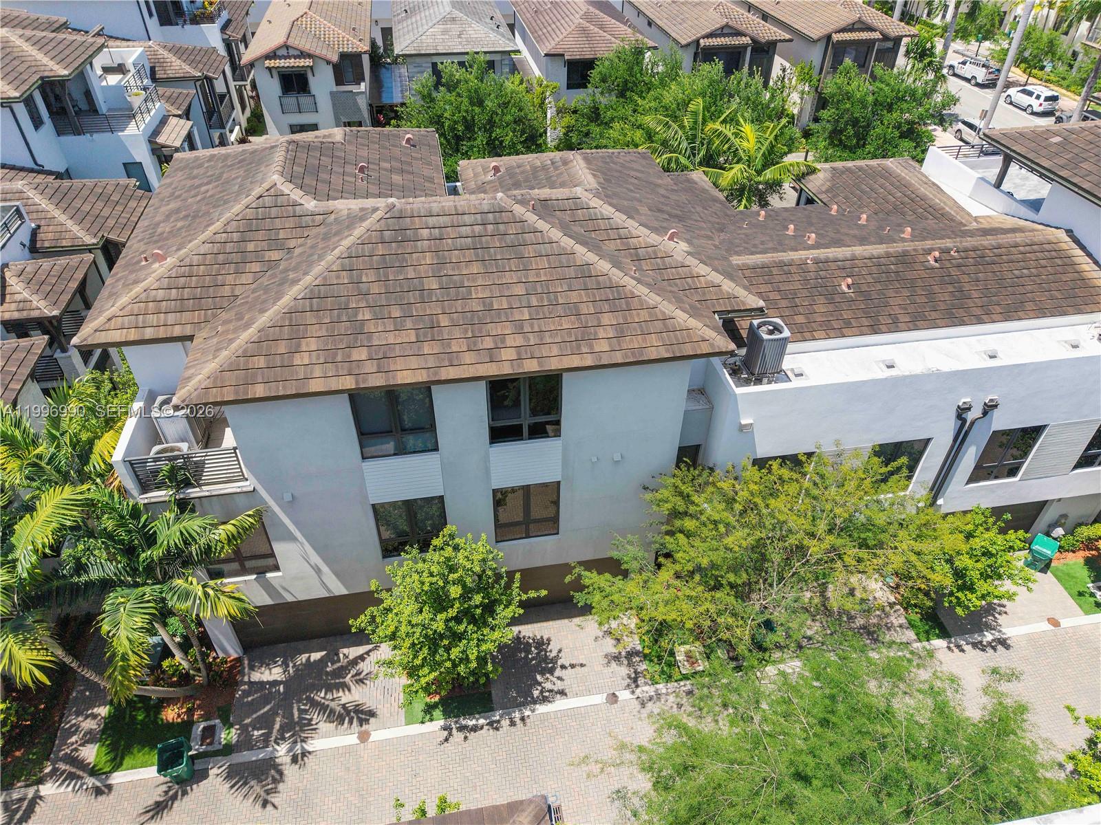 DOWNTOWN DORAL SOUTH PHAS - Residential