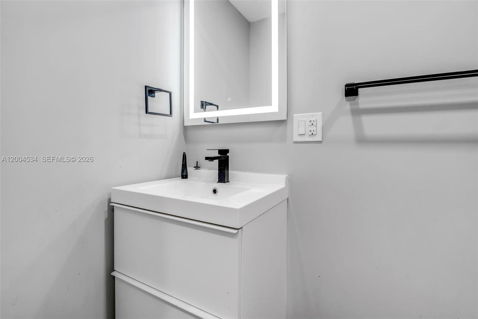 17 AVE MANOR 2ND ADDN - Residential