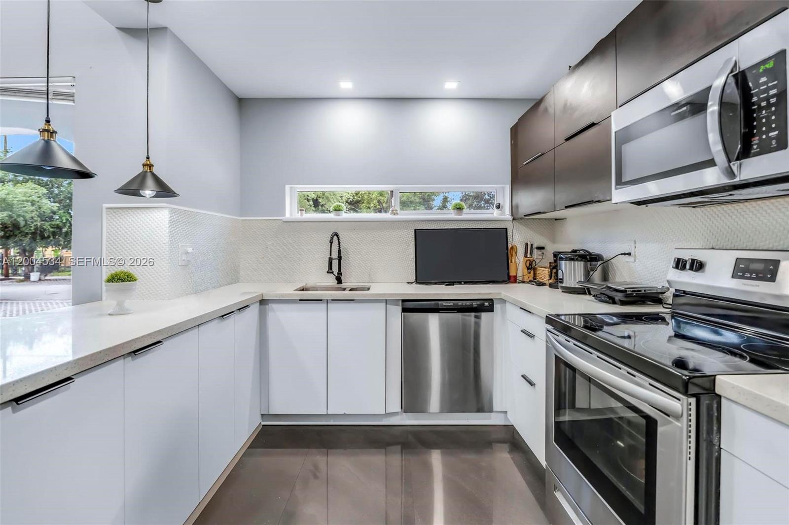 17 AVE MANOR 2ND ADDN - Residential