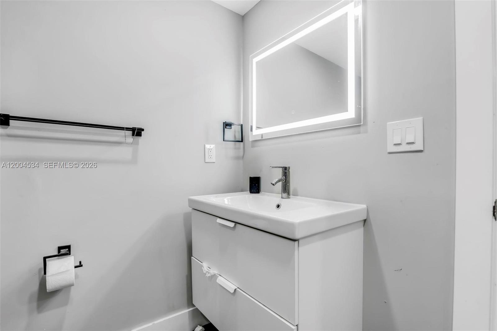 17 AVE MANOR 2ND ADDN - Residential