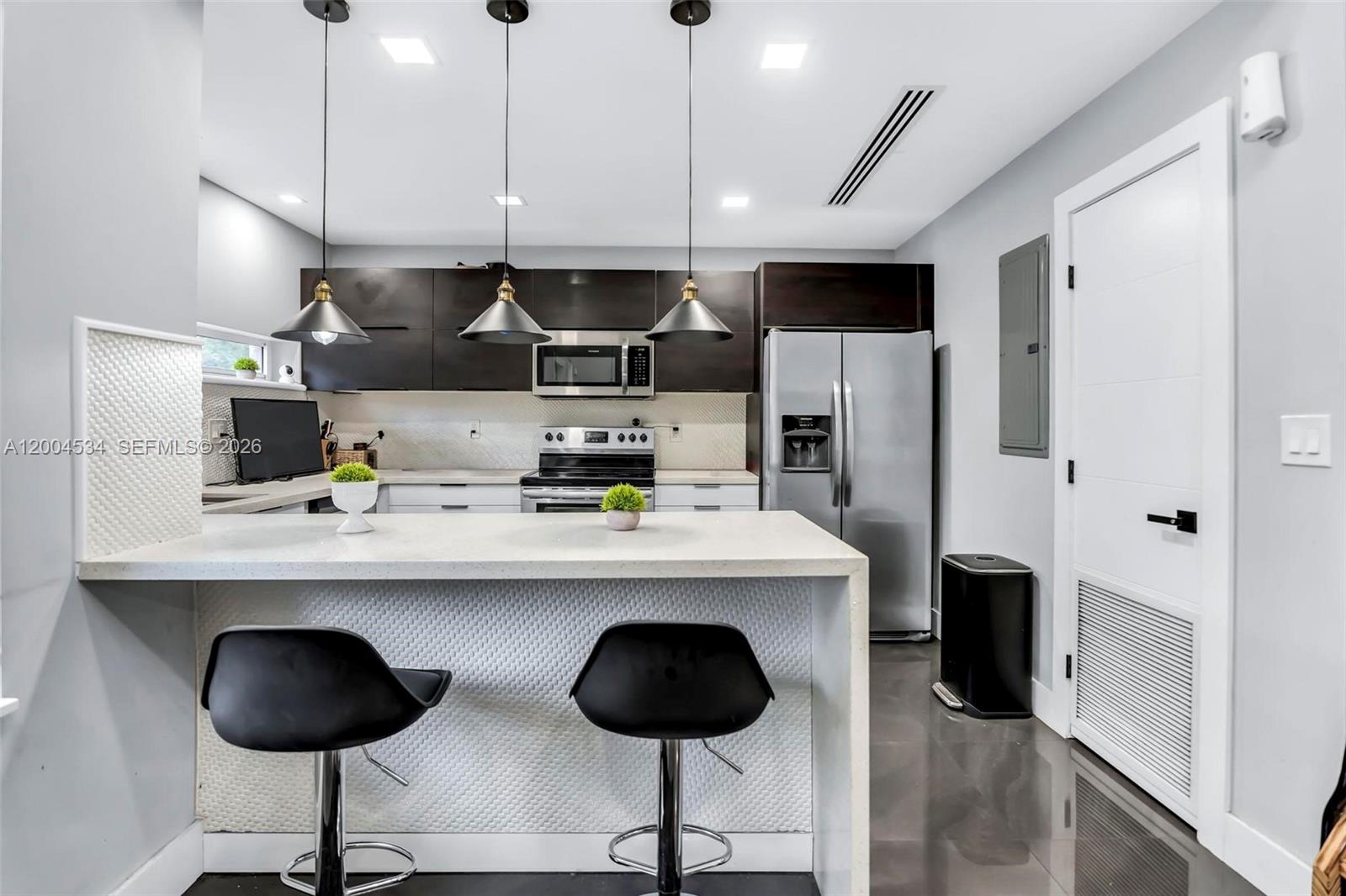 17 AVE MANOR 2ND ADDN - Residential