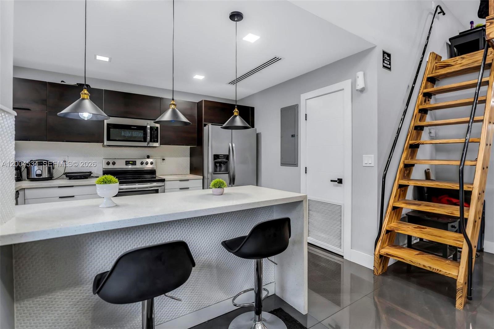 17 AVE MANOR 2ND ADDN - Residential