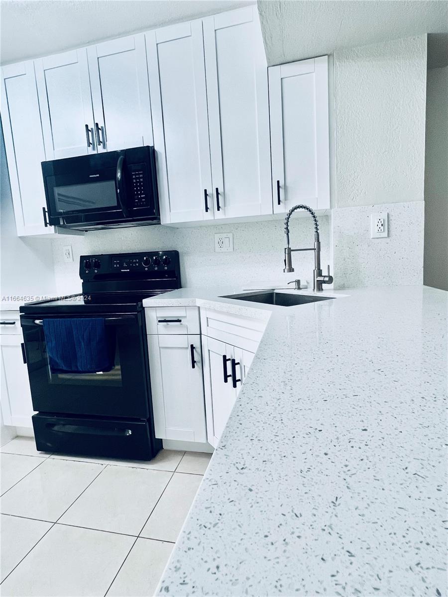 VILLAS UNIVERSITY SQUARE - Residential Lease