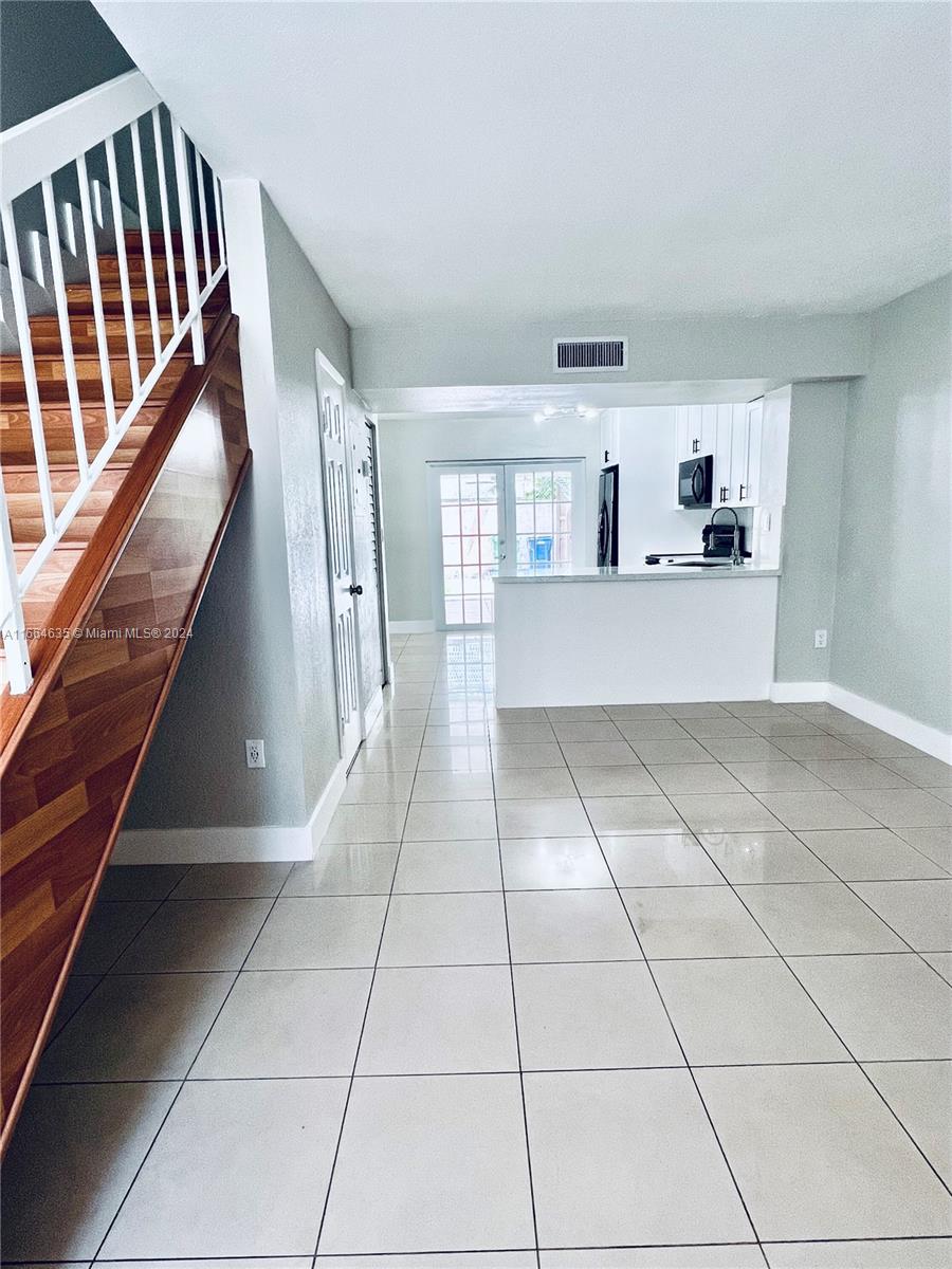 VILLAS UNIVERSITY SQUARE - Residential Lease