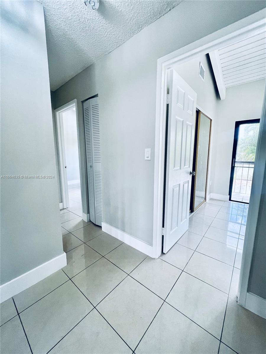 VILLAS UNIVERSITY SQUARE - Residential Lease
