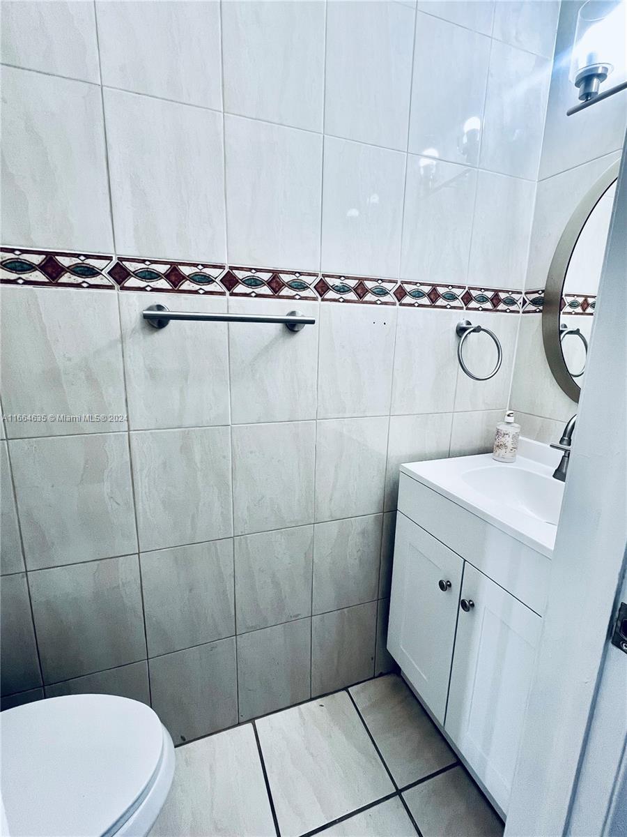 VILLAS UNIVERSITY SQUARE - Residential Lease