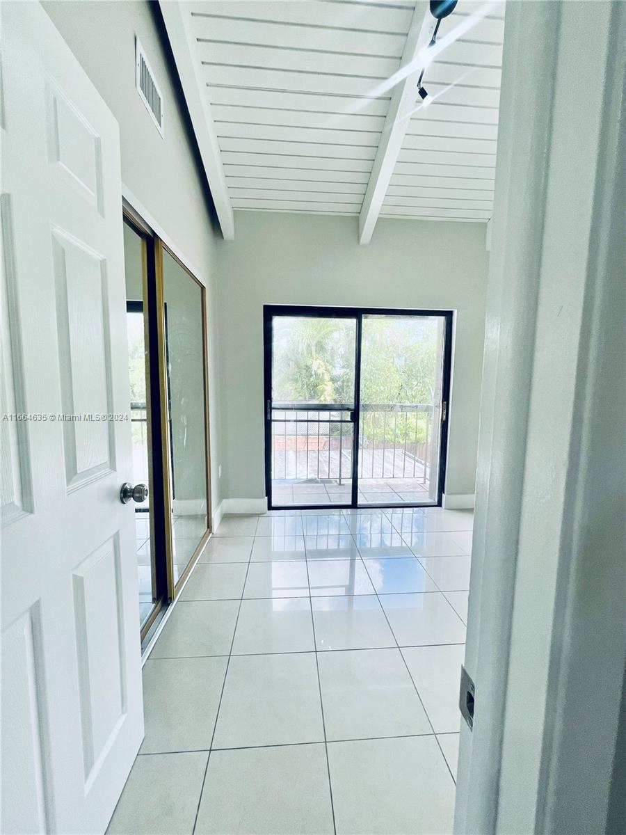 VILLAS UNIVERSITY SQUARE - Residential Lease