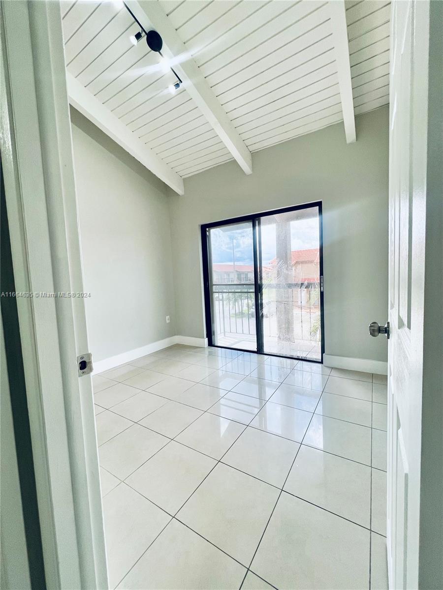 VILLAS UNIVERSITY SQUARE - Residential Lease