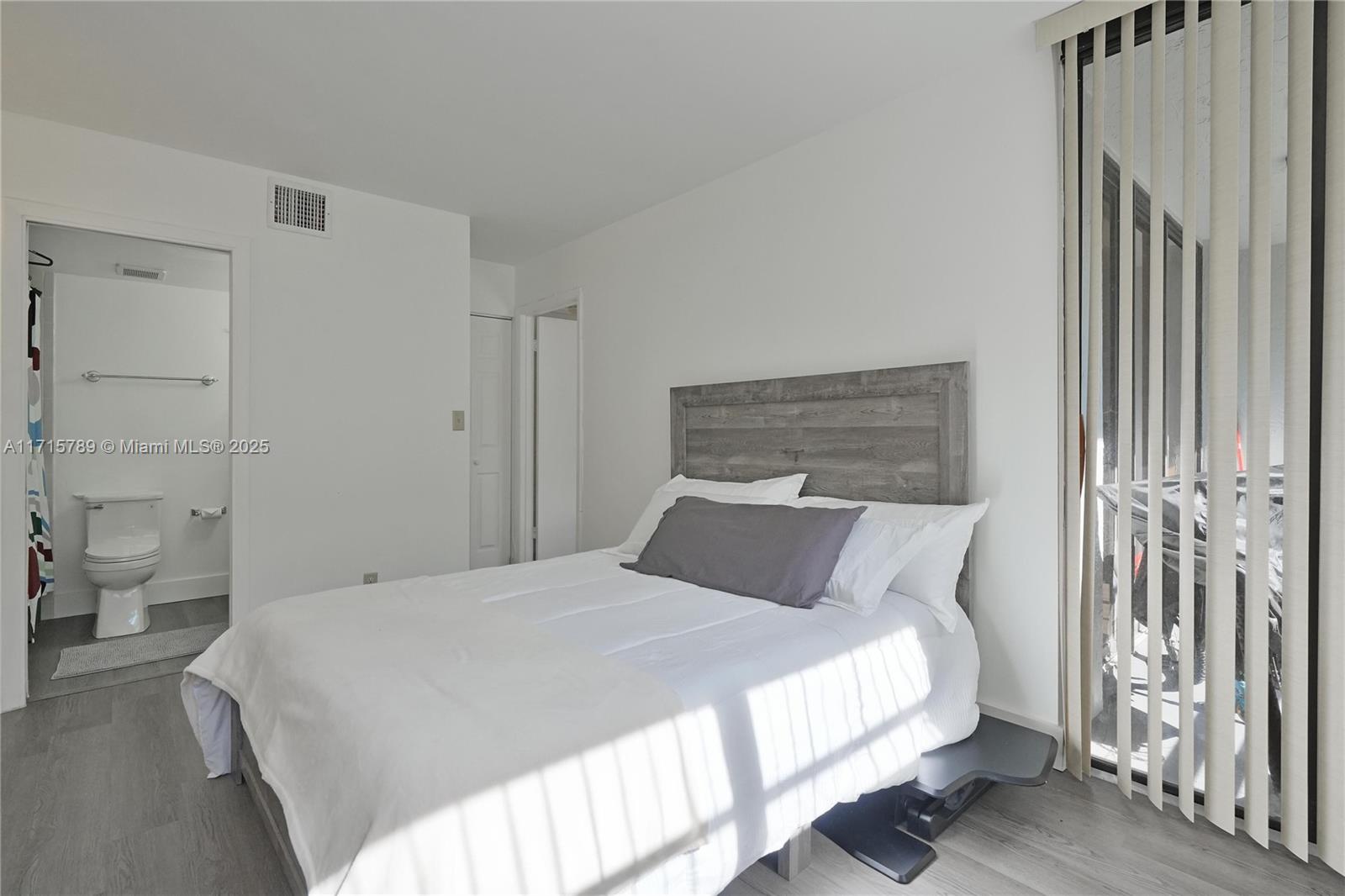 BONAIRE AT WOODMONT NO 5- - Residential