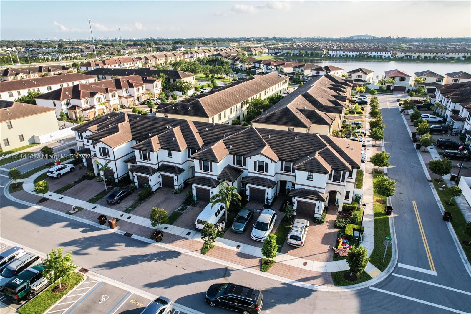 AQUABELLA SECTION ONE - Residential