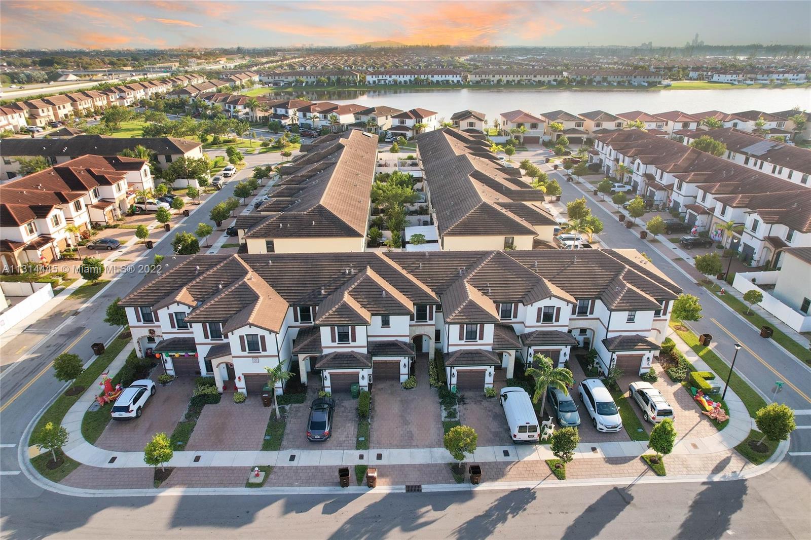 AQUABELLA SECTION ONE - Residential