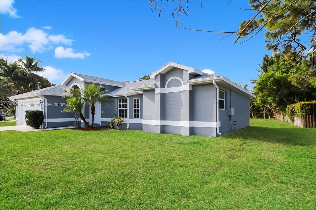 Photo of 138 SW Bedford Rd, Port St Lucie, FL 34953 (MLS # A11817424)