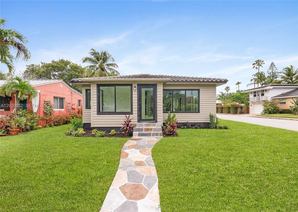 Photo of 801 S Palmway, Lantana, FL 33460 (MLS # A12029352)