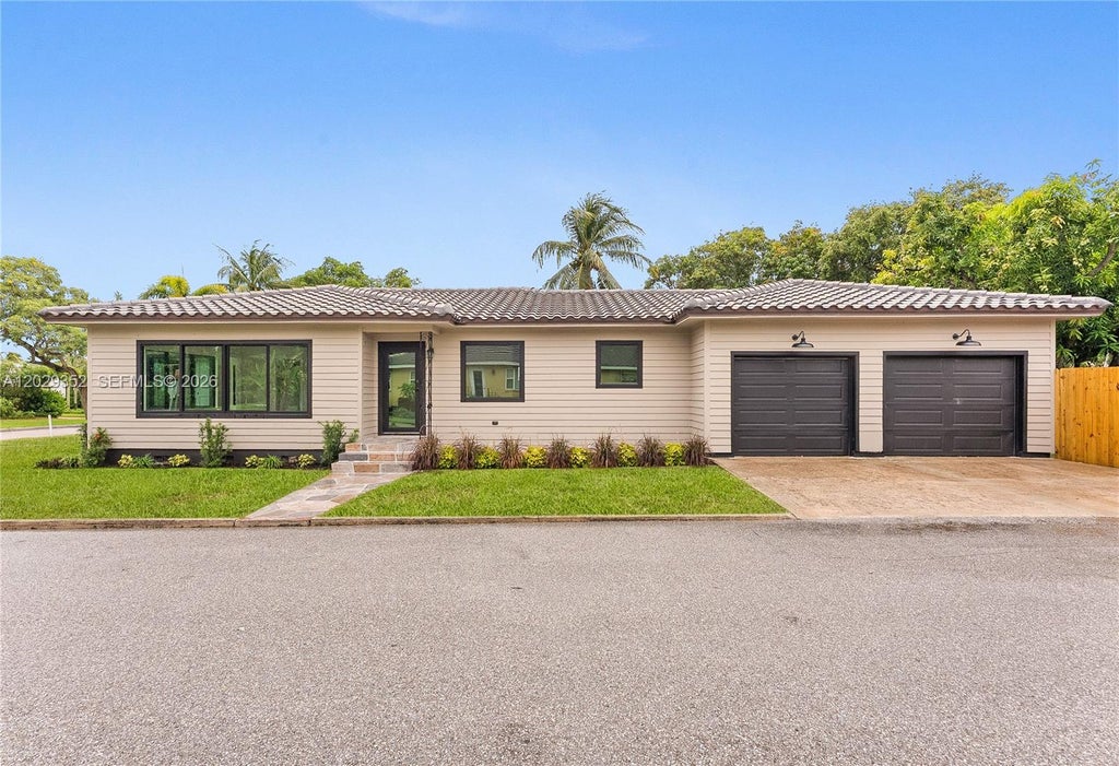 Photo of 801 S Palmway, Lantana, FL 33460 (MLS # A12029352)