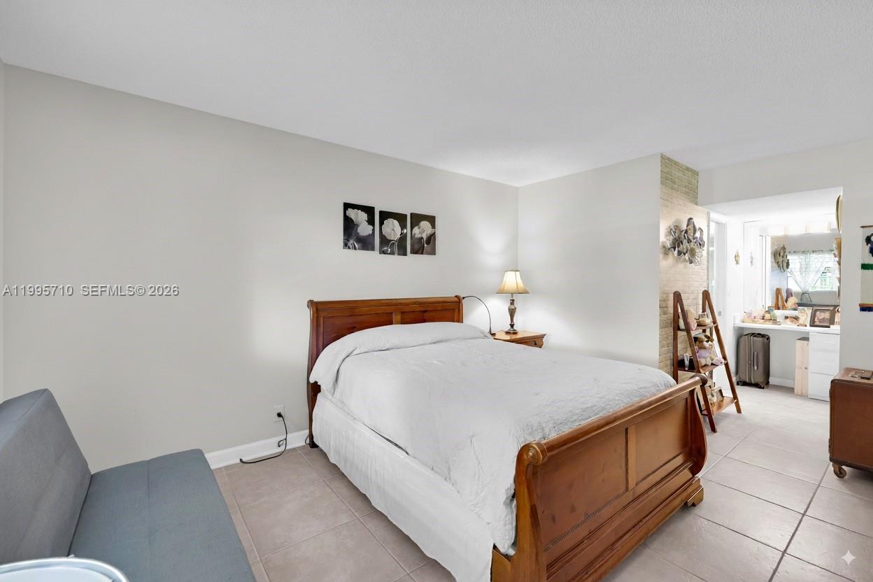 NO 5 PALM-AIRE COUNTRY CL - Residential