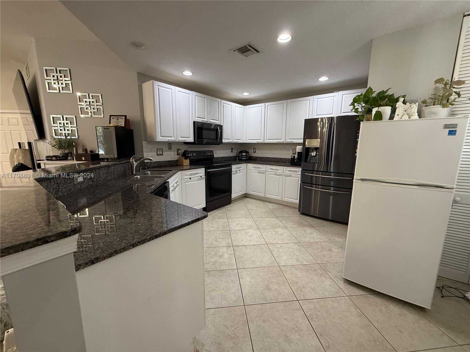 PINES OF BOCA BARWOOD CON - Residential