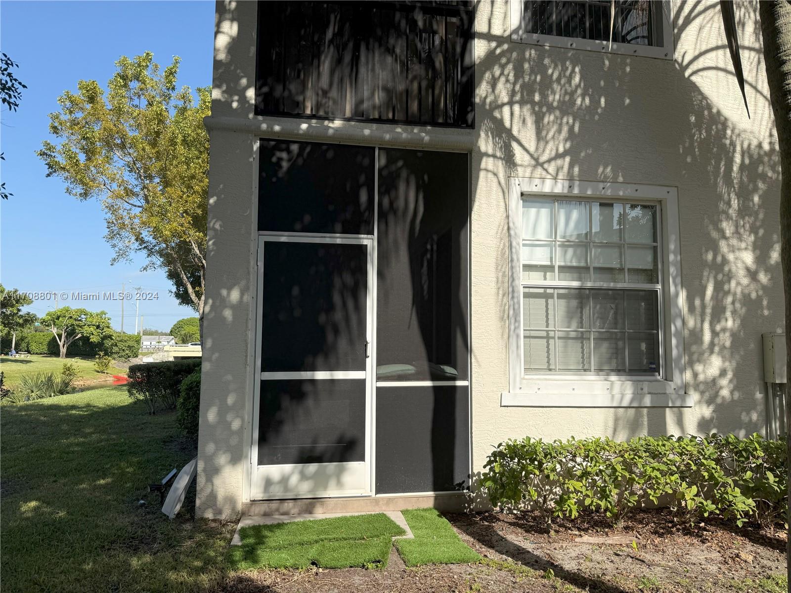 PINES OF BOCA BARWOOD CON - Residential