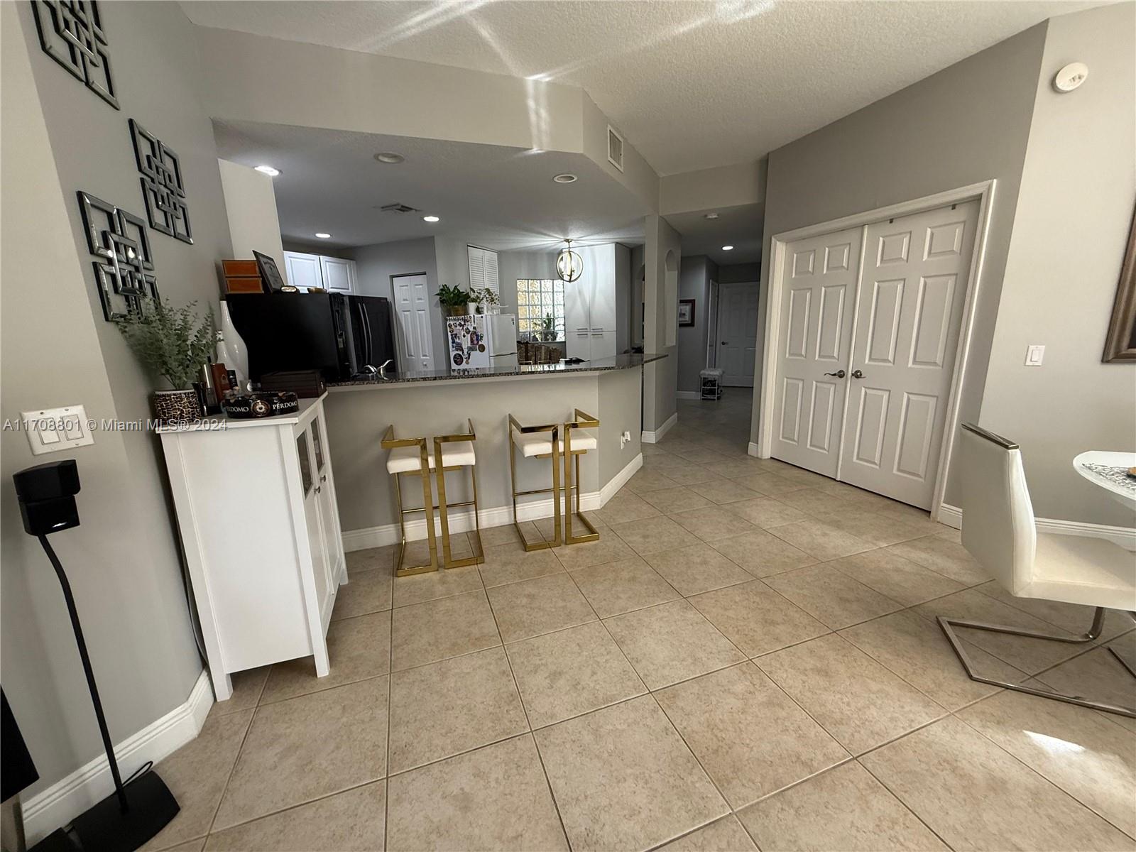 PINES OF BOCA BARWOOD CON - Residential