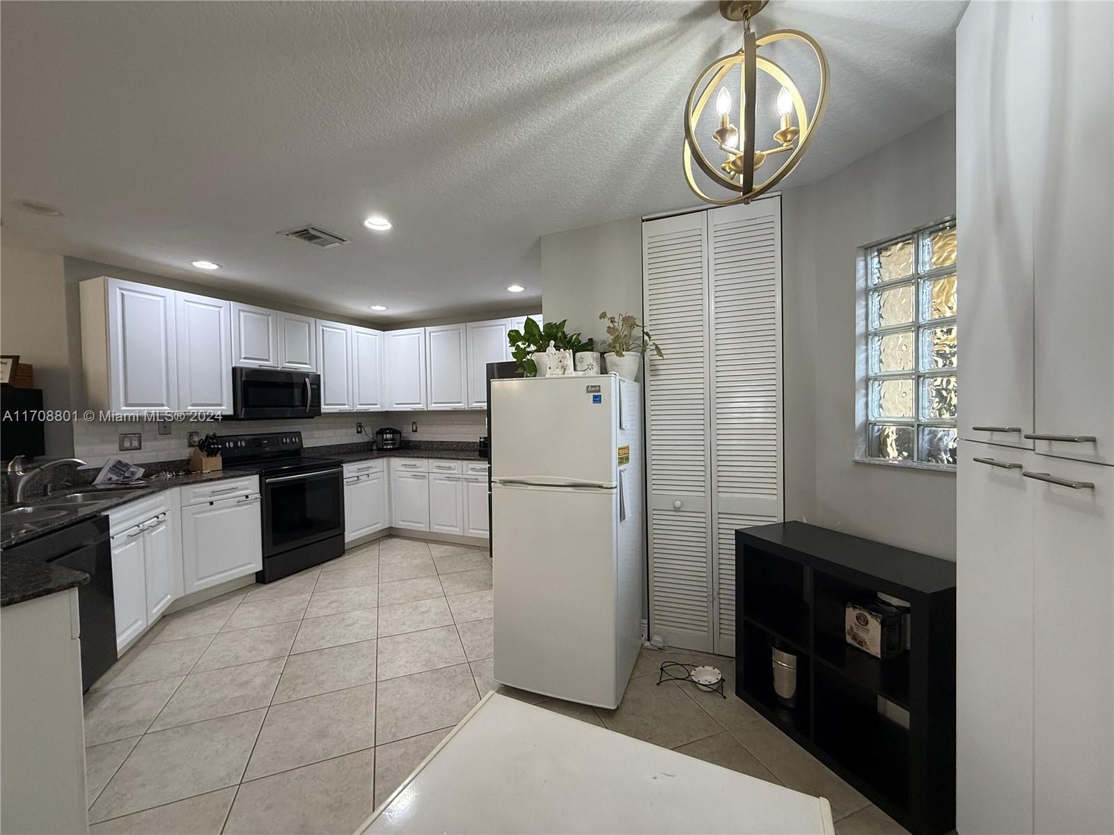 PINES OF BOCA BARWOOD CON - Residential