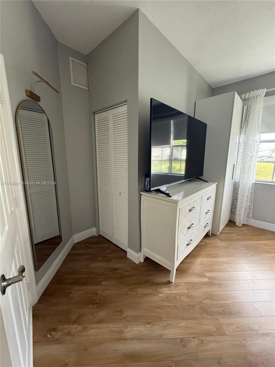 PINES OF BOCA BARWOOD CON - Residential