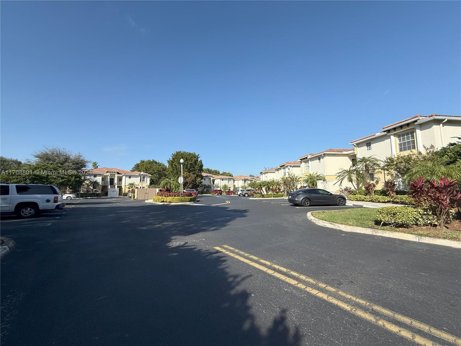 PINES OF BOCA BARWOOD CON - Residential