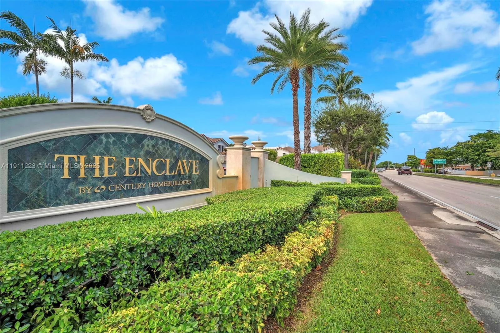 Miami, Florida 33174, United States, 4 Bedrooms Bedrooms, ,3 BathroomsBathrooms,Residential,Active,242262