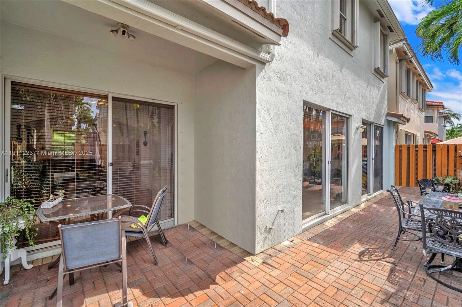 Miami, Florida 33174, United States, 4 Bedrooms Bedrooms, ,3 BathroomsBathrooms,Residential,Active,242262