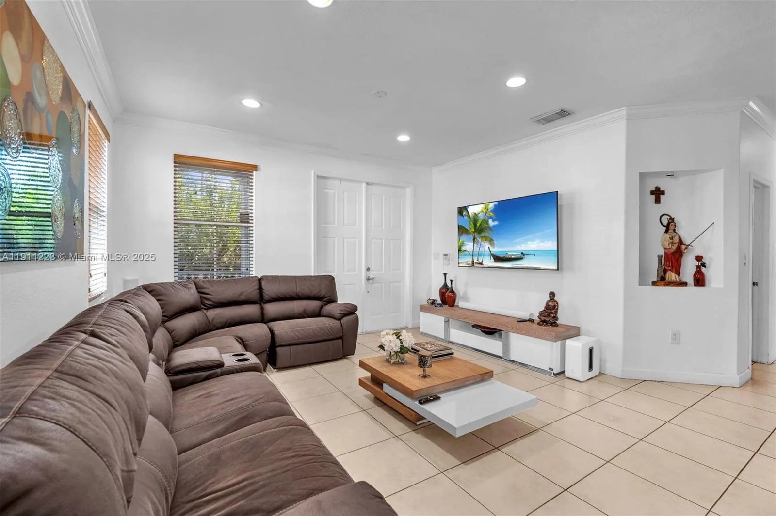 Miami, Florida 33174, United States, 4 Bedrooms Bedrooms, ,3 BathroomsBathrooms,Residential,Active,242262