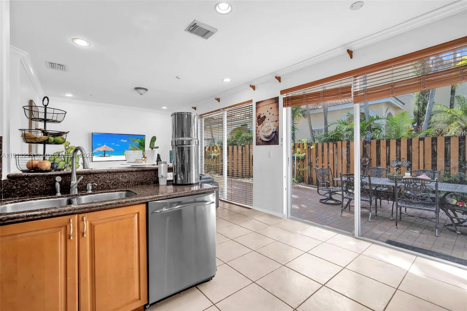 Miami, Florida 33174, United States, 4 Bedrooms Bedrooms, ,3 BathroomsBathrooms,Residential,Active,242262