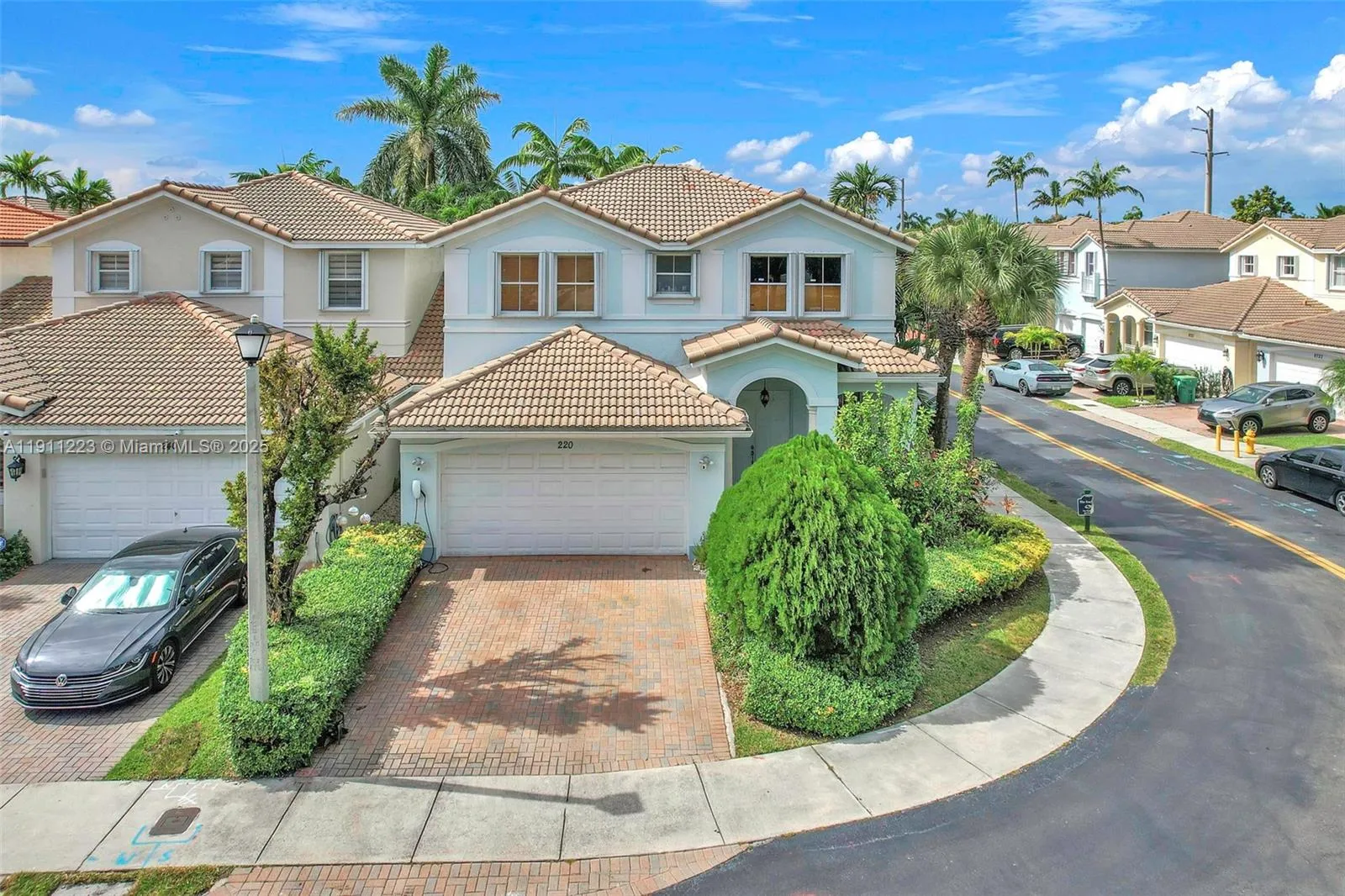 Miami, Florida 33174, United States, 4 Bedrooms Bedrooms, ,3 BathroomsBathrooms,Residential,Active,242262