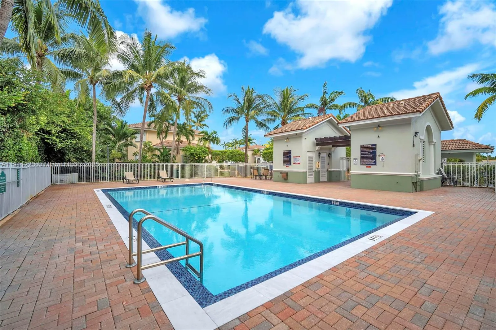 Miami, Florida 33174, United States, 4 Bedrooms Bedrooms, ,3 BathroomsBathrooms,Residential,Active,242262