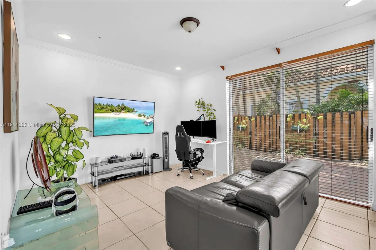 Miami, Florida 33174, United States, 4 Bedrooms Bedrooms, ,3 BathroomsBathrooms,Residential,Active,242262